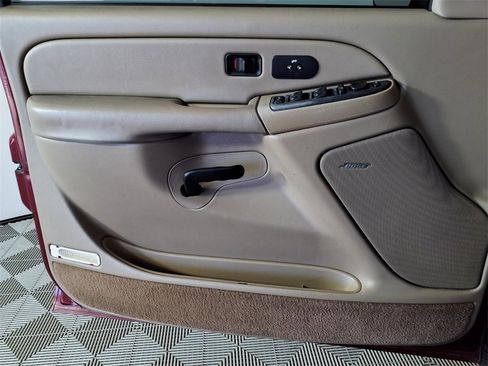 Used 2004 Chevrolet Suburban LS w/ Preferred Equipment Group image 8