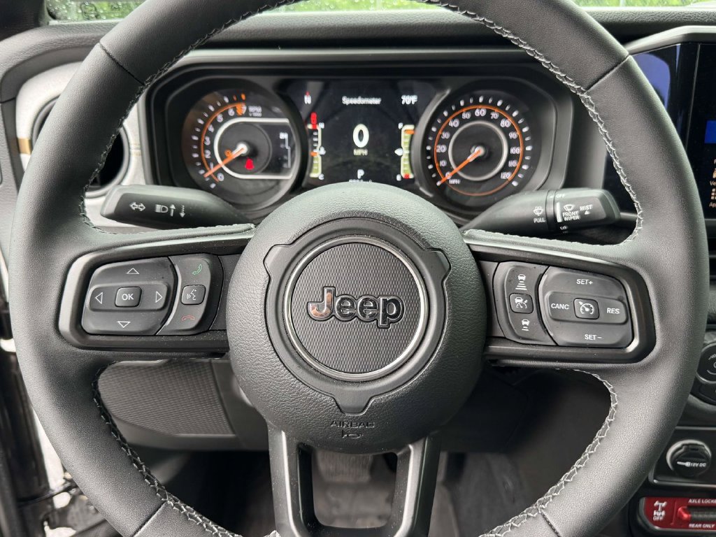 Used 2026 Jeep Gladiator Sport AWD/4WD image 16