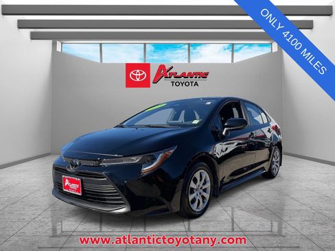 Used 2025 Toyota Corolla LE image 2