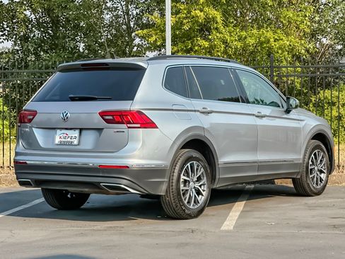 Used 2020 Volkswagen Tiguan SE AWD/4WD image 3