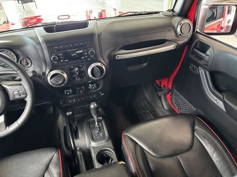 Used 2018 Jeep Wrangler Unlimited Rubicon w/ Cold Weather Group AWD/4WD image 22