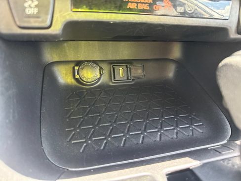 Used 2021 Toyota RAV4 LE AWD/4WD image 15