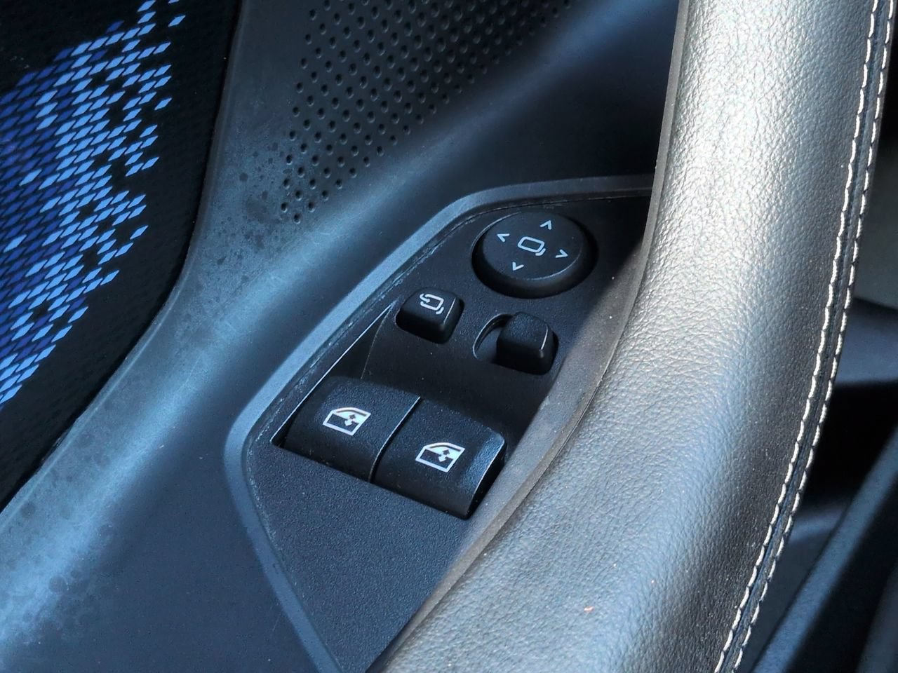 Used 2025 BMW M2 w/ Lighting Package RWD image 23