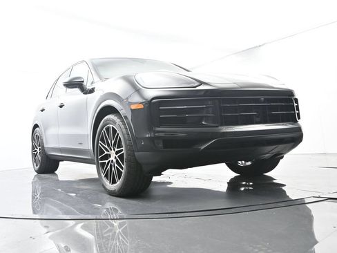Certified 2025 Porsche Cayenne AWD/4WD image 55