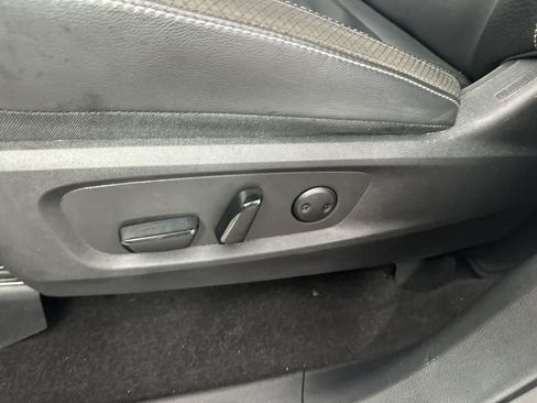 Used 2025 Nissan Pathfinder SL FWD image 22