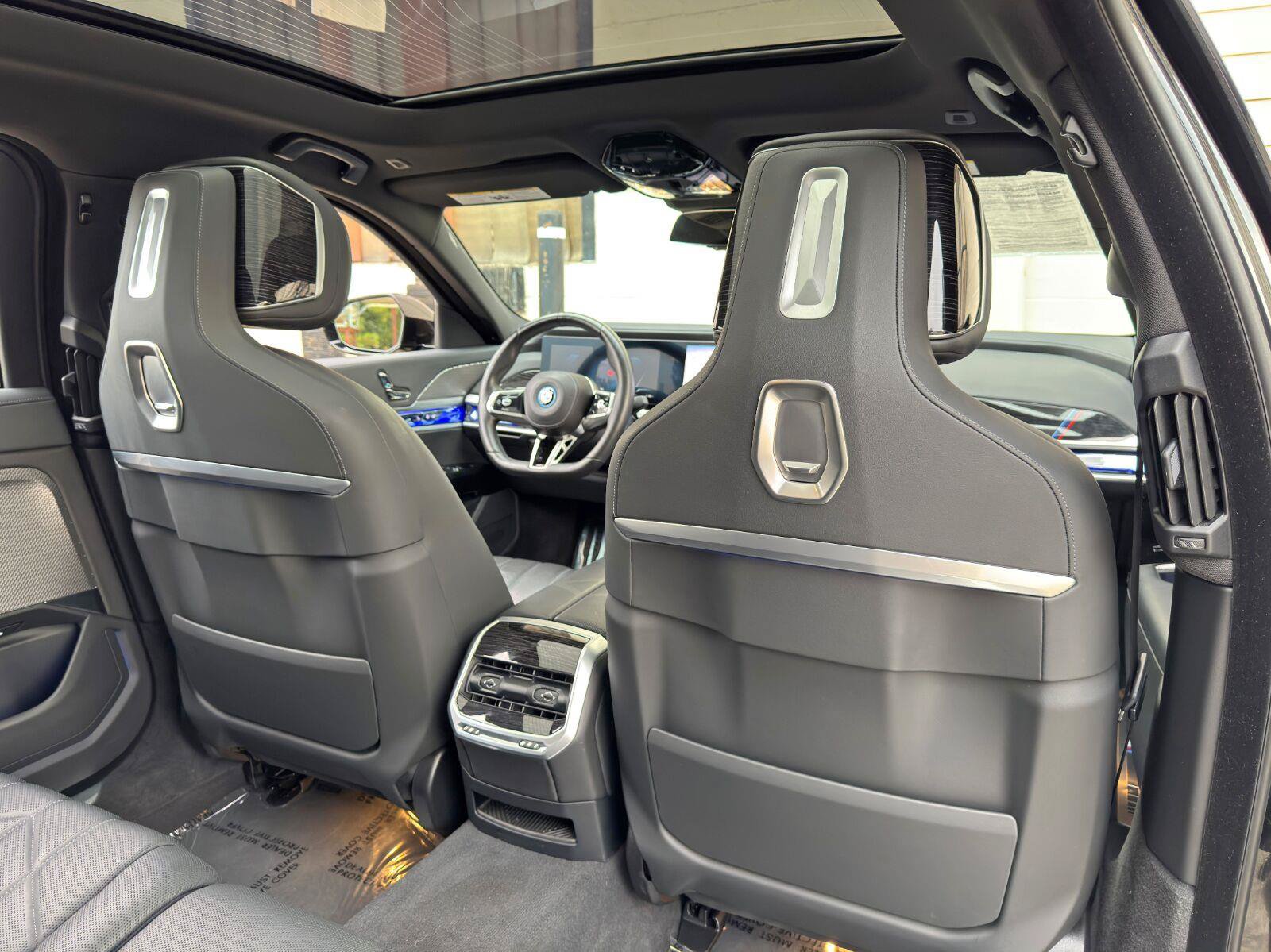 Used 2024 BMW i7 xDrive60 AWD/4WD image 46