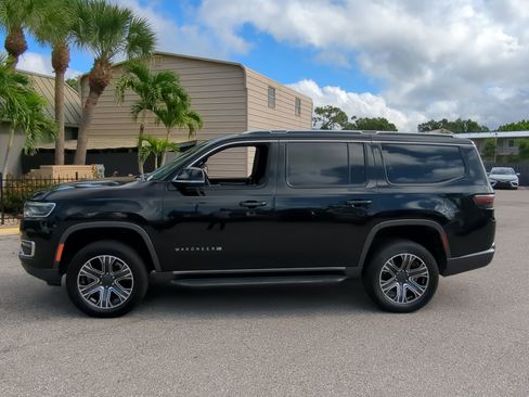 Used 2022 Jeep Wagoneer Series III w/ Flexible Seating Group image 9