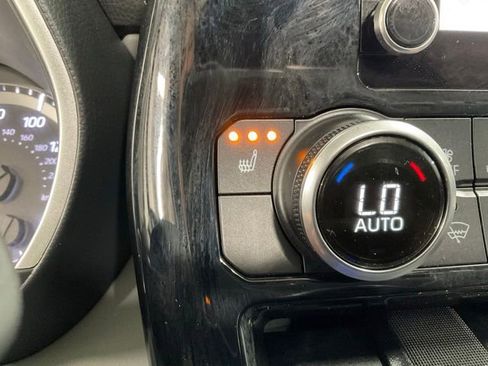 Used 2024 Toyota Highlander XLE AWD/4WD image 37