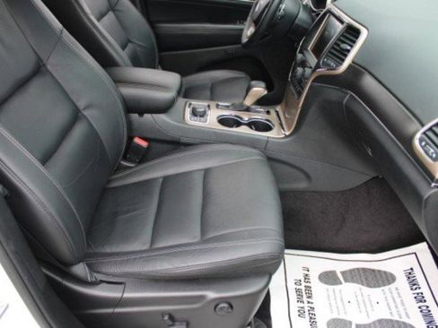 Used 2017 Jeep Grand Cherokee Limited image 11