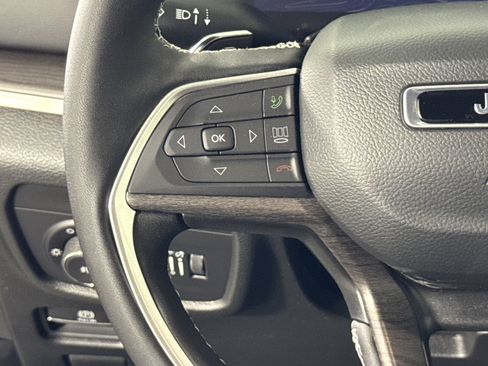 New 2025 Jeep Grand Cherokee Limited w/ Trailer Tow Package image 17