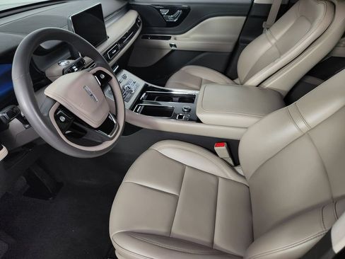 Used 2023 Lincoln Aviator AWD w/ Premium Package image 11
