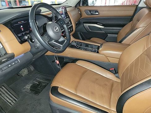 Used 2022 Nissan Pathfinder Platinum w/ Cargo Package image 6