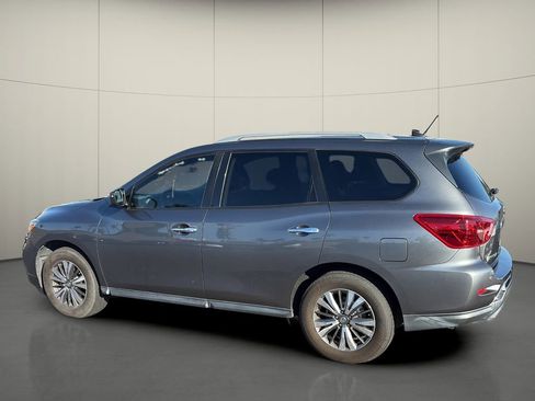 Used 2018 Nissan Pathfinder SV image 5