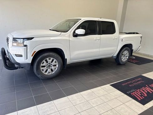 Used 2022 Nissan Frontier SV w/ Technology Package RWD image 1