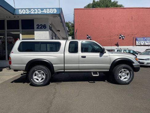 Used 2002 Toyota Tacoma PreRunner RWD image 5