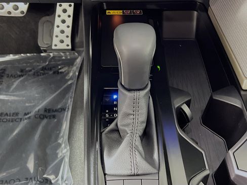 Used 2025 Toyota Camry SE image 24