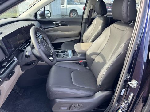 New 2026 Kia Carnival LXS image 10