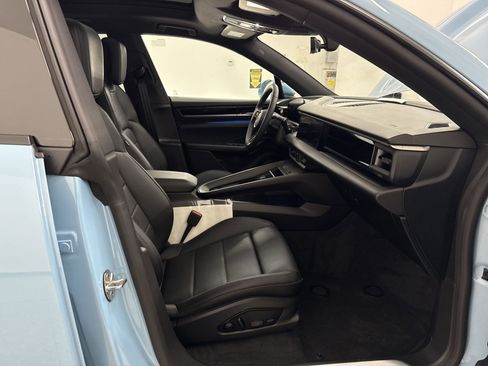 Used 2025 Porsche Macan Electric image 36