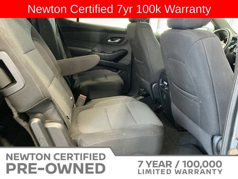 Used 2023 Chevrolet Traverse LT FWD image 11