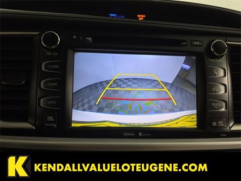 Used 2015 Toyota Highlander Limited Platinum image 14