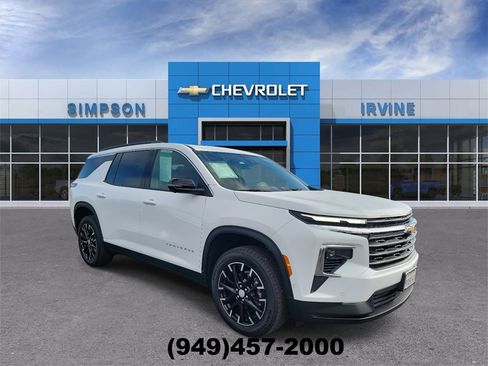 Used 2025 Chevrolet Traverse LT w/ Enhanced Driving Package image 2