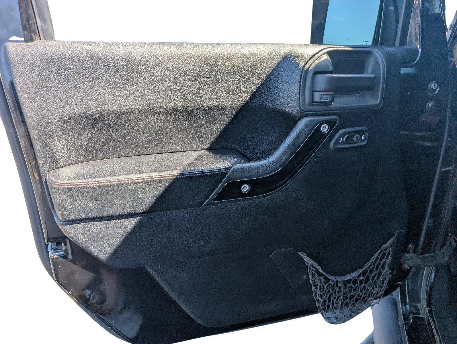 Used 2012 Jeep Wrangler Unlimited Sahara AWD/4WD image 12