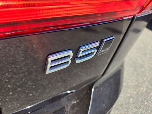 Used 2022 Volvo XC60 B5 Momentum AWD/4WD image 11