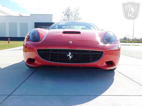 Used 2009 Ferrari California RWD image 31