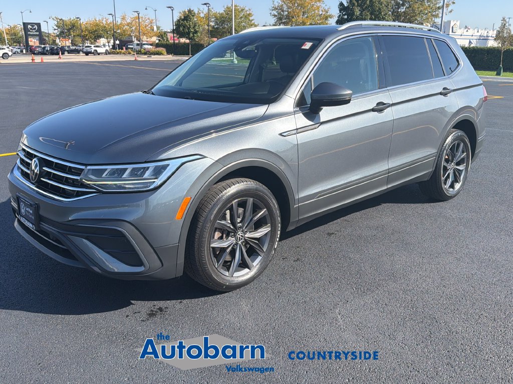 Certified 2023 Volkswagen Tiguan SE w/ Panoramic Sunroof Package AWD/4WD image 3