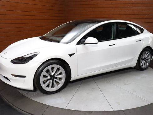 Used 2023 Tesla Model 3 Standard Range image 21
