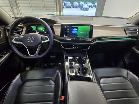 Used 2025 Volkswagen Atlas SEL AWD/4WD image 11
