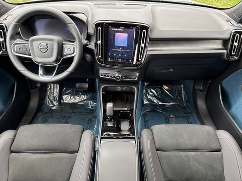 Used 2023 Volvo XC40 Recharge Ultimate image 13