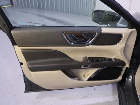 Used 2017 Lincoln Continental Select w/ Technology Package image 33