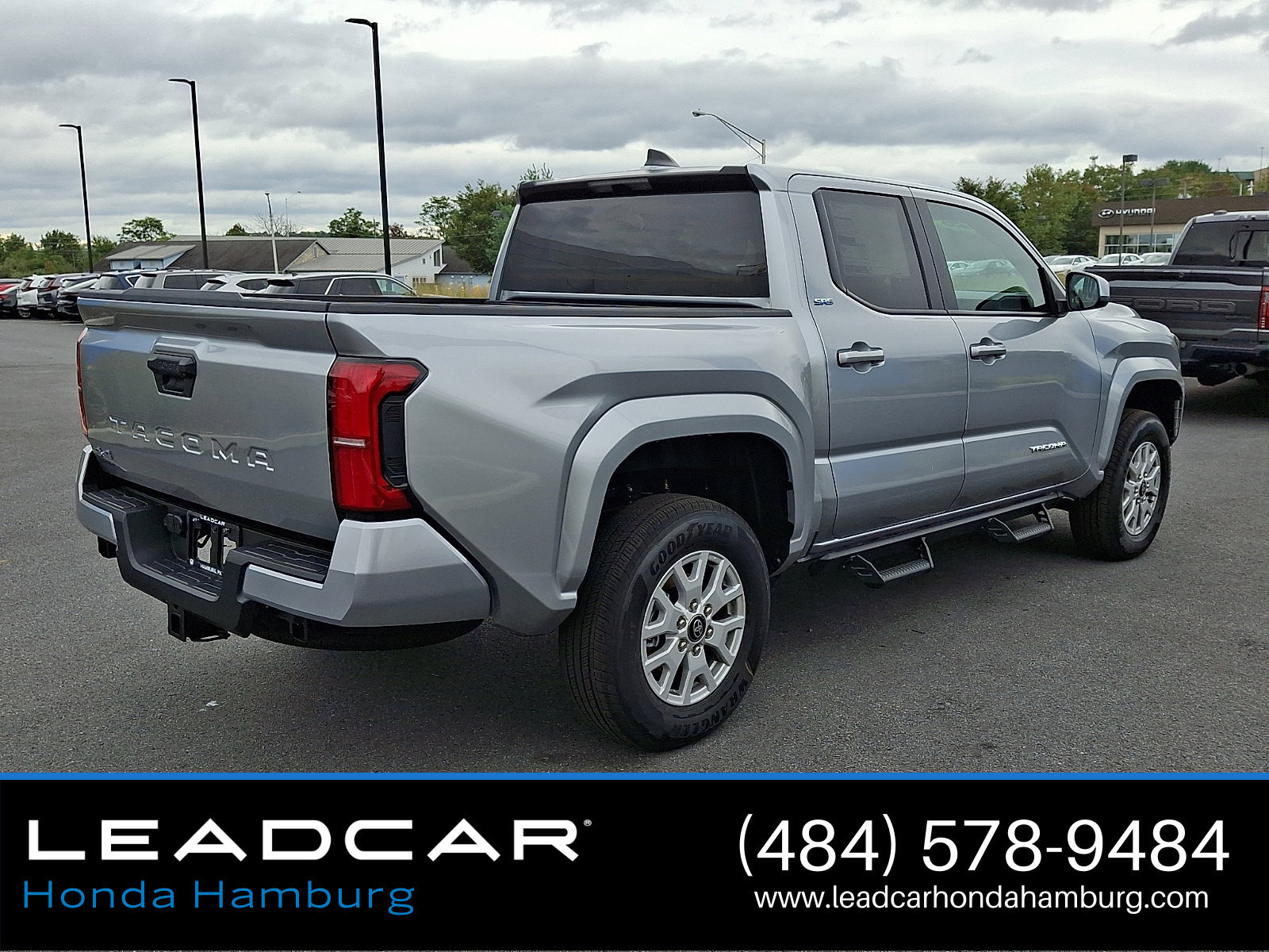Used 2026 Toyota Tacoma SR5 AWD/4WD image 7