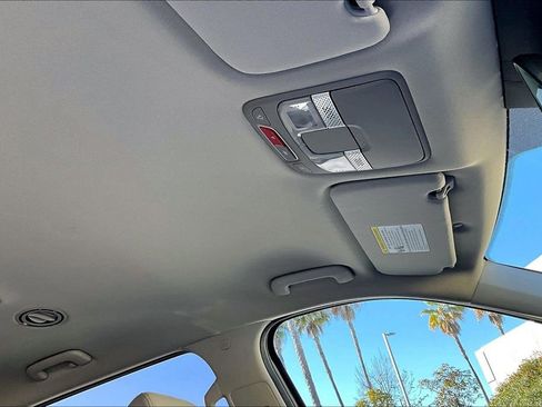 Certified 2024 Kia Telluride S image 12