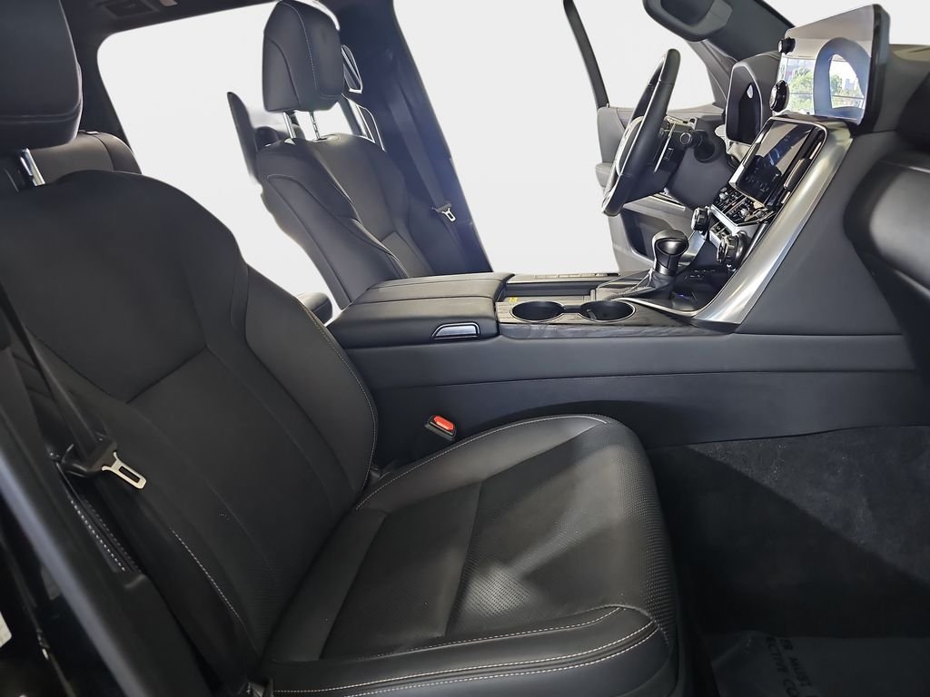 Certified 2025 Lexus LX 600 4WD w/ Appearance Package image 12