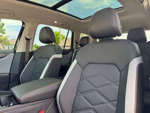Used 2025 Volkswagen Atlas Peak Edition SE AWD/4WD image 22