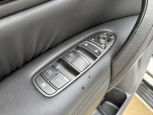 Used 2023 Nissan Armada SL w/ Captain's Chairs Package RWD image 13