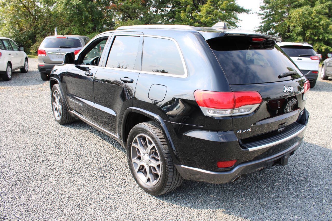 Used 2018 Jeep Grand Cherokee Limited AWD/4WD image 9