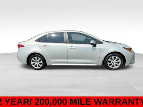 Used 2025 Toyota Corolla LE FWD image 9