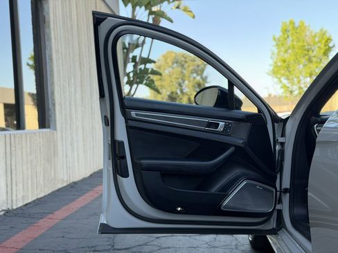 Used 2022 Porsche Panamera Turbo S image 15