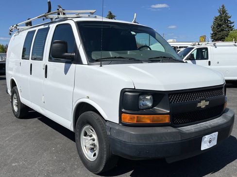 Used 2015 Chevrolet Express 2500 RWD image 3