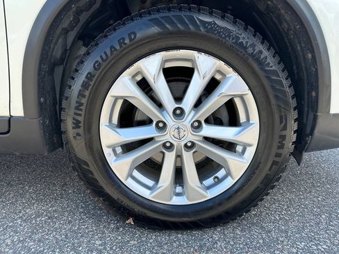 Used 2016 Nissan Rogue SV w/ SV Premium Package AWD/4WD image 15