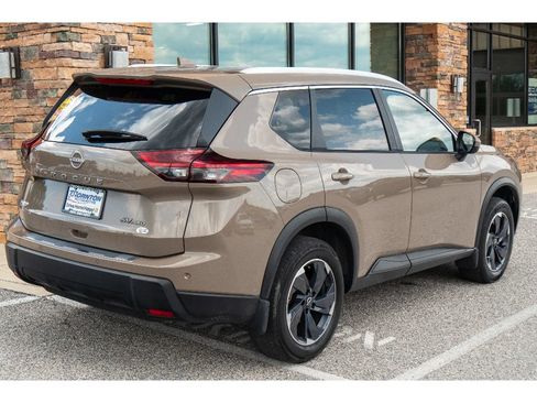 Used 2024 Nissan Rogue SV w/ SV Premium Package AWD/4WD image 3