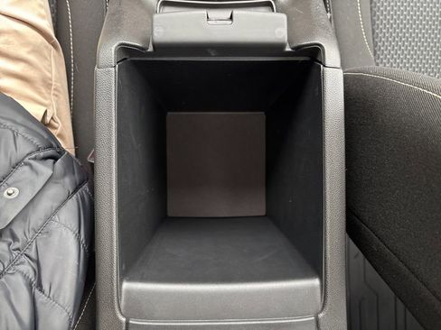 Certified 2023 GMC Acadia SLE w/ Driver Convenience Package image 38