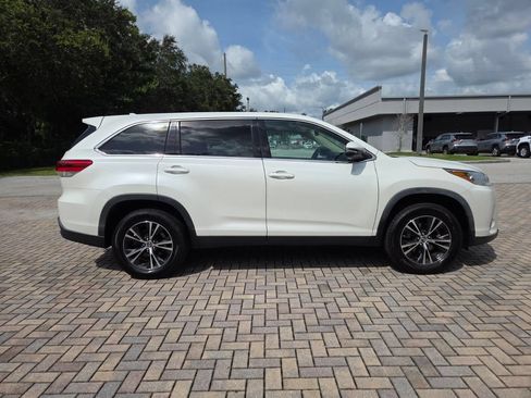 Certified 2019 Toyota Highlander Plus FWD image 12