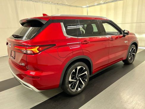 Used 2023 Mitsubishi Outlander SEL AWD/4WD image 2