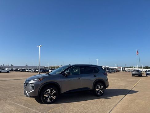 Certified 2026 Nissan Rogue SL FWD image 12