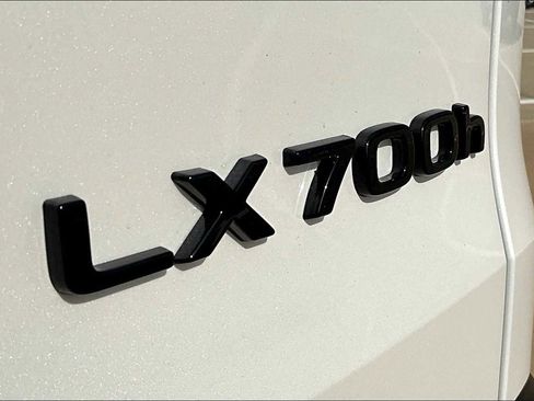 Used 2025 Lexus LX 700h Luxury w/ Appearance Package AWD/4WD image 15
