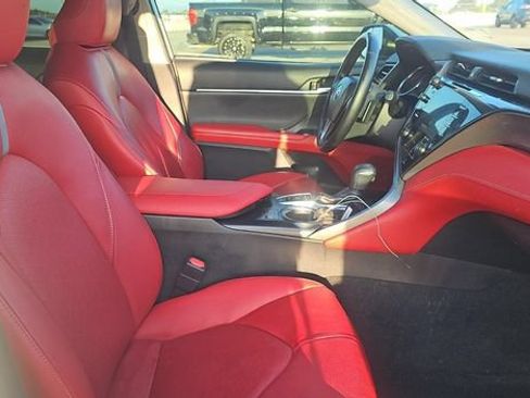 Used 2019 Toyota Camry XSE FWD image 3